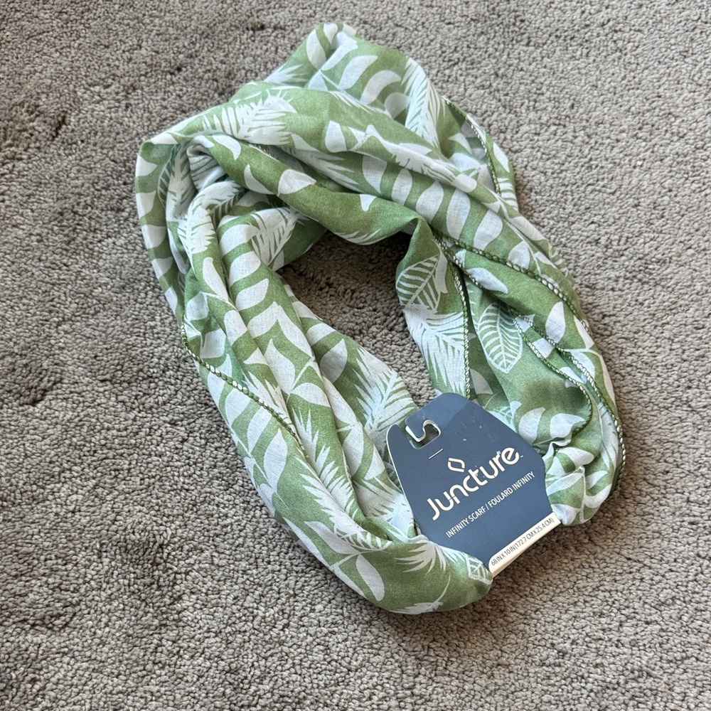 Juncture Green Tropical Palm Leaf Infinity Loop Scarf Lightweight NWT